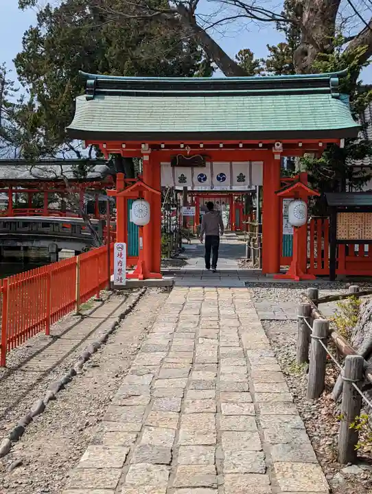 生島足島神社の山門・神門