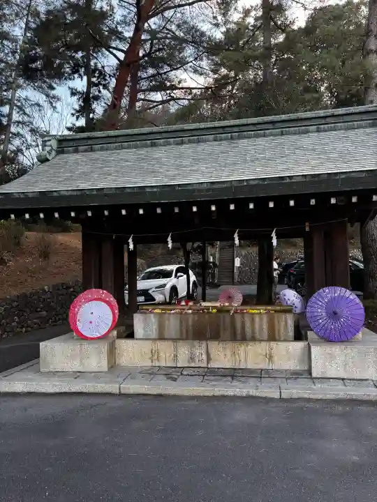 群馬県護国神社の{uncategorized: "未分類", other: "その他", undefined: "問題あり", building: "その他建物", grave: "お墓", sacred_gate: "鳥居", guardian: "狛犬", statue: "像", buddha: "仏像", history: "歴史", nature: "自然", garden: "庭園", animal: "動物", pagoda: "塔", temizu: "手水舎", mountain_gate: "山門・神門", sanctuary: "本殿・本堂", subordinate: "末社・摂社", art: "芸術", scenery: "景色", jizo: "地蔵", ema: "絵馬", goshuin: "御朱印", omikuji: "おみくじ", items: "授与品その他", amulet: "お守り", goshuincho: "御朱印帳", eats: "食事", festival: "お祭り", votive_dance: "神楽", shichigosan: "七五三参", wedding: "結婚式", experience: "体験その他", initially: "初詣", around: "周辺", anti_infection: "感染症対策"}