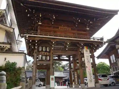 小倉祇園八坂神社の山門