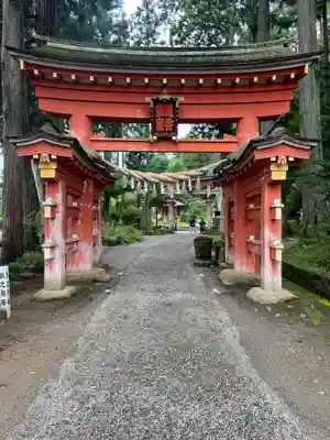 達谷西光寺の山門・神門