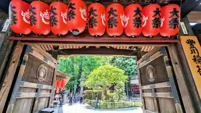 豊川稲荷東京別院の山門・神門