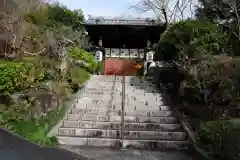 覚園寺の山門