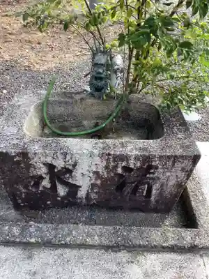 神明社の手水舎
