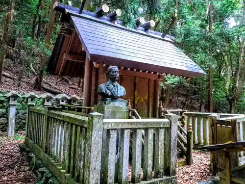 合格神社の像