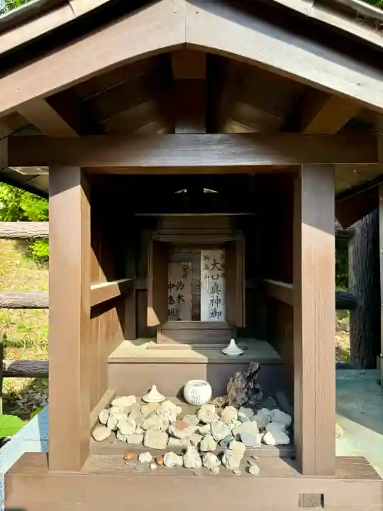 十二神社の{uncategorized: "未分類", other: "その他", undefined: "問題あり", building: "その他建物", grave: "お墓", sacred_gate: "鳥居", guardian: "狛犬", statue: "像", buddha: "仏像", history: "歴史", nature: "自然", garden: "庭園", animal: "動物", pagoda: "塔", temizu: "手水舎", mountain_gate: "山門・神門", sanctuary: "本殿・本堂", subordinate: "末社・摂社", art: "芸術", scenery: "景色", jizo: "地蔵", ema: "絵馬", goshuin: "御朱印", omikuji: "おみくじ", items: "授与品その他", amulet: "お守り", goshuincho: "御朱印帳", eats: "食事", festival: "お祭り", votive_dance: "神楽", shichigosan: "七五三参", wedding: "結婚式", experience: "体験その他", initially: "初詣", around: "周辺", anti_infection: "感染症対策"}