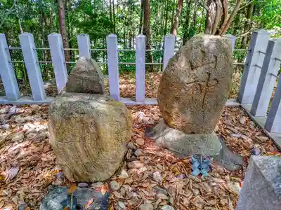 神明社（深沢）の末社・摂社