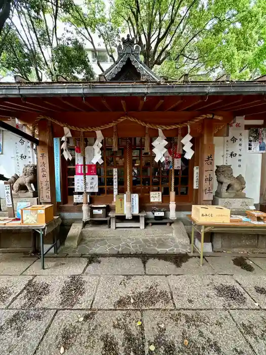 若一神社の本殿