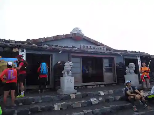 富士山頂上久須志神社の本殿