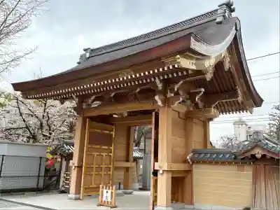 霊巌寺の山門・神門