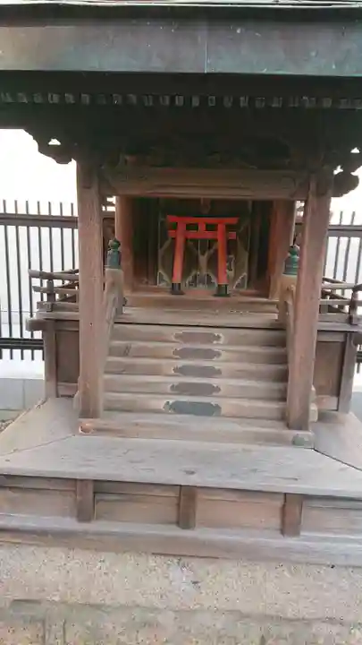 天王坊稲荷神社の末社・摂社
