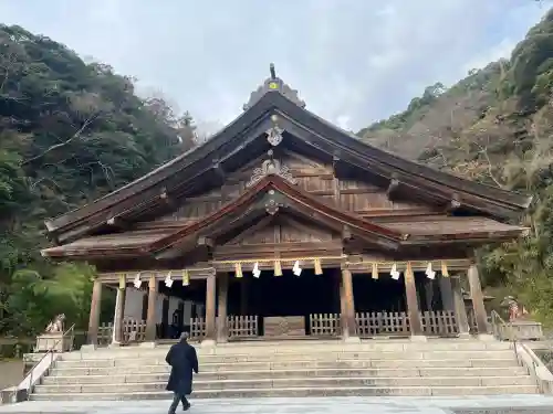 美保神社の{uncategorized: "未分類", other: "その他", undefined: "問題あり", building: "その他建物", grave: "お墓", sacred_gate: "鳥居", guardian: "狛犬", statue: "像", buddha: "仏像", history: "歴史", nature: "自然", garden: "庭園", animal: "動物", pagoda: "塔", temizu: "手水舎", mountain_gate: "山門・神門", sanctuary: "本殿・本堂", subordinate: "末社・摂社", art: "芸術", scenery: "景色", jizo: "地蔵", ema: "絵馬", goshuin: "御朱印", omikuji: "おみくじ", items: "授与品その他", amulet: "お守り", goshuincho: "御朱印帳", eats: "食事", festival: "お祭り", votive_dance: "神楽", shichigosan: "七五三参", wedding: "結婚式", experience: "体験その他", initially: "初詣", around: "周辺", anti_infection: "感染症対策"}