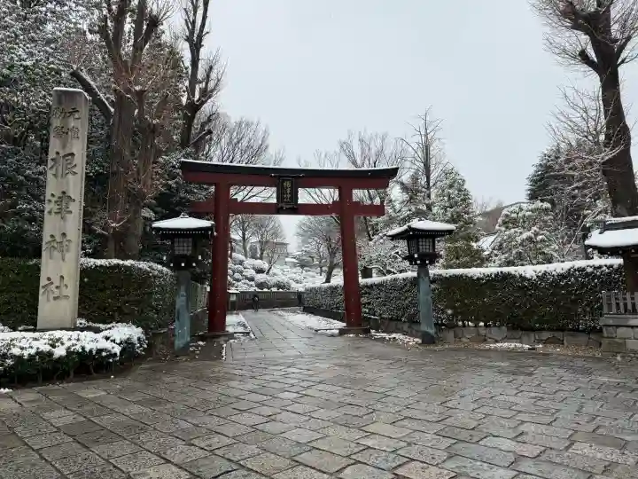 根津神社の{uncategorized: "未分類", other: "その他", undefined: "問題あり", building: "その他建物", grave: "お墓", sacred_gate: "鳥居", guardian: "狛犬", statue: "像", buddha: "仏像", history: "歴史", nature: "自然", garden: "庭園", animal: "動物", pagoda: "塔", temizu: "手水舎", mountain_gate: "山門・神門", sanctuary: "本殿・本堂", subordinate: "末社・摂社", art: "芸術", scenery: "景色", jizo: "地蔵", ema: "絵馬", goshuin: "御朱印", omikuji: "おみくじ", items: "授与品その他", amulet: "お守り", goshuincho: "御朱印帳", eats: "食事", festival: "お祭り", votive_dance: "神楽", shichigosan: "七五三参", wedding: "結婚式", experience: "体験その他", initially: "初詣", around: "周辺", anti_infection: "感染症対策"}