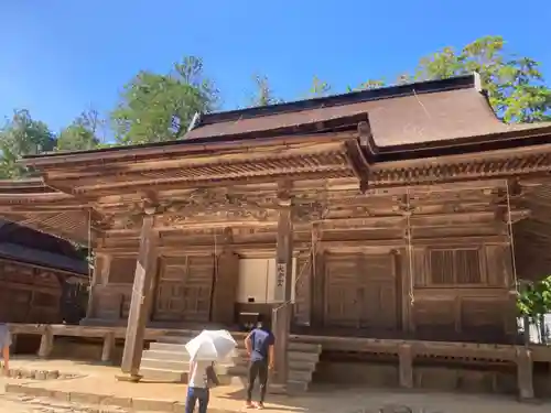 壇上伽藍の本殿・本堂