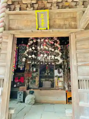 岩之上堂の{uncategorized: "未分類", other: "その他", undefined: "問題あり", building: "その他建物", grave: "お墓", sacred_gate: "鳥居", guardian: "狛犬", statue: "像", buddha: "仏像", history: "歴史", nature: "自然", garden: "庭園", animal: "動物", pagoda: "塔", temizu: "手水舎", mountain_gate: "山門・神門", sanctuary: "本殿・本堂", subordinate: "末社・摂社", art: "芸術", scenery: "景色", jizo: "地蔵", ema: "絵馬", goshuin: "御朱印", omikuji: "おみくじ", items: "授与品その他", amulet: "お守り", goshuincho: "御朱印帳", eats: "食事", festival: "お祭り", votive_dance: "神楽", shichigosan: "七五三参", wedding: "結婚式", experience: "体験その他", initially: "初詣", around: "周辺", anti_infection: "感染症対策"}