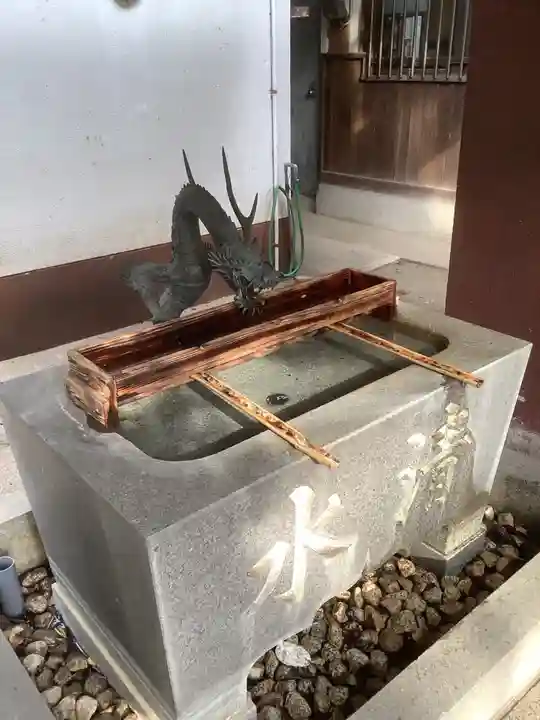 榊森白山社の手水舎