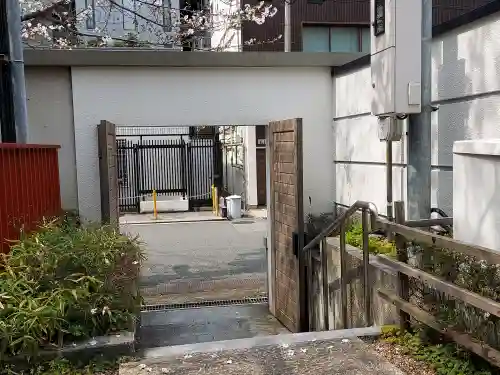 サムハラ神社　平野町護符所の{uncategorized: "未分類", other: "その他", undefined: "問題あり", building: "その他建物", grave: "お墓", sacred_gate: "鳥居", guardian: "狛犬", statue: "像", buddha: "仏像", history: "歴史", nature: "自然", garden: "庭園", animal: "動物", pagoda: "塔", temizu: "手水舎", mountain_gate: "山門・神門", sanctuary: "本殿・本堂", subordinate: "末社・摂社", art: "芸術", scenery: "景色", jizo: "地蔵", ema: "絵馬", goshuin: "御朱印", omikuji: "おみくじ", items: "授与品その他", amulet: "お守り", goshuincho: "御朱印帳", eats: "食事", festival: "お祭り", votive_dance: "神楽", shichigosan: "七五三参", wedding: "結婚式", experience: "体験その他", initially: "初詣", around: "周辺", anti_infection: "感染症対策"}
