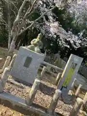 万倉護国神社の像