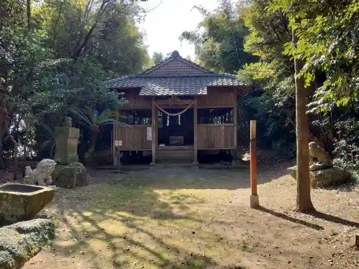 八房神社の本殿