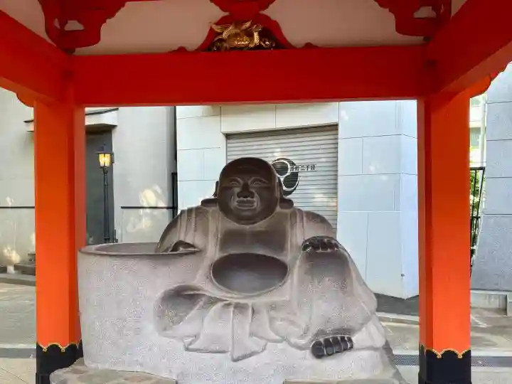 穴八幡宮の{uncategorized: "未分類", other: "その他", undefined: "問題あり", building: "その他建物", grave: "お墓", sacred_gate: "鳥居", guardian: "狛犬", statue: "像", buddha: "仏像", history: "歴史", nature: "自然", garden: "庭園", animal: "動物", pagoda: "塔", temizu: "手水舎", mountain_gate: "山門・神門", sanctuary: "本殿・本堂", subordinate: "末社・摂社", art: "芸術", scenery: "景色", jizo: "地蔵", ema: "絵馬", goshuin: "御朱印", omikuji: "おみくじ", items: "授与品その他", amulet: "お守り", goshuincho: "御朱印帳", eats: "食事", festival: "お祭り", votive_dance: "神楽", shichigosan: "七五三参", wedding: "結婚式", experience: "体験その他", initially: "初詣", around: "周辺", anti_infection: "感染症対策"}