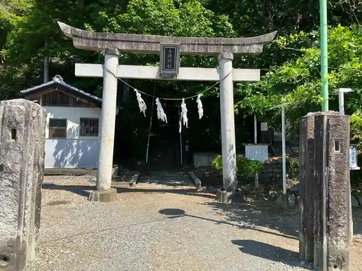 水使神社の{uncategorized: "未分類", other: "その他", undefined: "問題あり", building: "その他建物", grave: "お墓", sacred_gate: "鳥居", guardian: "狛犬", statue: "像", buddha: "仏像", history: "歴史", nature: "自然", garden: "庭園", animal: "動物", pagoda: "塔", temizu: "手水舎", mountain_gate: "山門・神門", sanctuary: "本殿・本堂", subordinate: "末社・摂社", art: "芸術", scenery: "景色", jizo: "地蔵", ema: "絵馬", goshuin: "御朱印", omikuji: "おみくじ", items: "授与品その他", amulet: "お守り", goshuincho: "御朱印帳", eats: "食事", festival: "お祭り", votive_dance: "神楽", shichigosan: "七五三参", wedding: "結婚式", experience: "体験その他", initially: "初詣", around: "周辺", anti_infection: "感染症対策"}