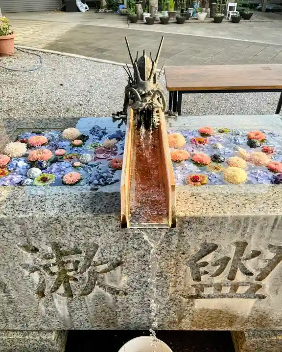川越八幡宮の{uncategorized: "未分類", other: "その他", undefined: "問題あり", building: "その他建物", grave: "お墓", sacred_gate: "鳥居", guardian: "狛犬", statue: "像", buddha: "仏像", history: "歴史", nature: "自然", garden: "庭園", animal: "動物", pagoda: "塔", temizu: "手水舎", mountain_gate: "山門・神門", sanctuary: "本殿・本堂", subordinate: "末社・摂社", art: "芸術", scenery: "景色", jizo: "地蔵", ema: "絵馬", goshuin: "御朱印", omikuji: "おみくじ", items: "授与品その他", amulet: "お守り", goshuincho: "御朱印帳", eats: "食事", festival: "お祭り", votive_dance: "神楽", shichigosan: "七五三参", wedding: "結婚式", experience: "体験その他", initially: "初詣", around: "周辺", anti_infection: "感染症対策"}