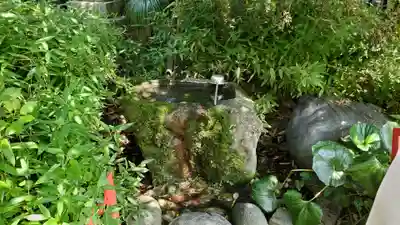 子安稲荷神社の手水舎