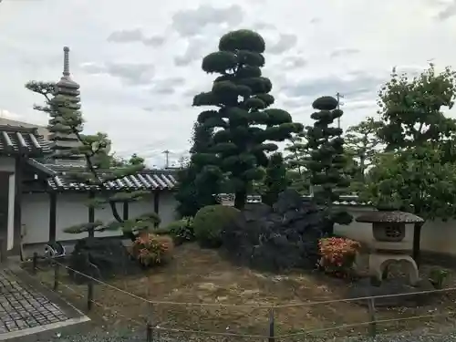 西林寺の庭園