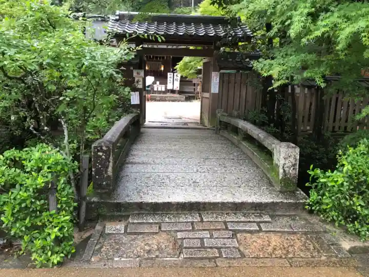 宇治上神社の山門・神門