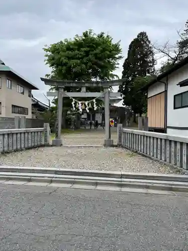 三ツ石神社(岩手県)