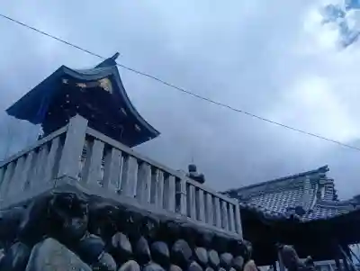 神明神社の{uncategorized: "未分類", other: "その他", undefined: "問題あり", building: "その他建物", grave: "お墓", sacred_gate: "鳥居", guardian: "狛犬", statue: "像", buddha: "仏像", history: "歴史", nature: "自然", garden: "庭園", animal: "動物", pagoda: "塔", temizu: "手水舎", mountain_gate: "山門・神門", sanctuary: "本殿・本堂", subordinate: "末社・摂社", art: "芸術", scenery: "景色", jizo: "地蔵", ema: "絵馬", goshuin: "御朱印", omikuji: "おみくじ", items: "授与品その他", amulet: "お守り", goshuincho: "御朱印帳", eats: "食事", festival: "お祭り", votive_dance: "神楽", shichigosan: "七五三参", wedding: "結婚式", experience: "体験その他", initially: "初詣", around: "周辺", anti_infection: "感染症対策"}