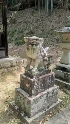 神明神社の{uncategorized: "未分類", other: "その他", undefined: "問題あり", building: "その他建物", grave: "お墓", sacred_gate: "鳥居", guardian: "狛犬", statue: "像", buddha: "仏像", history: "歴史", nature: "自然", garden: "庭園", animal: "動物", pagoda: "塔", temizu: "手水舎", mountain_gate: "山門・神門", sanctuary: "本殿・本堂", subordinate: "末社・摂社", art: "芸術", scenery: "景色", jizo: "地蔵", ema: "絵馬", goshuin: "御朱印", omikuji: "おみくじ", items: "授与品その他", amulet: "お守り", goshuincho: "御朱印帳", eats: "食事", festival: "お祭り", votive_dance: "神楽", shichigosan: "七五三参", wedding: "結婚式", experience: "体験その他", initially: "初詣", around: "周辺", anti_infection: "感染症対策"}