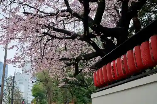 豊川稲荷東京別院の{uncategorized: "未分類", other: "その他", undefined: "問題あり", building: "その他建物", grave: "お墓", sacred_gate: "鳥居", guardian: "狛犬", statue: "像", buddha: "仏像", history: "歴史", nature: "自然", garden: "庭園", animal: "動物", pagoda: "塔", temizu: "手水舎", mountain_gate: "山門・神門", sanctuary: "本殿・本堂", subordinate: "末社・摂社", art: "芸術", scenery: "景色", jizo: "地蔵", ema: "絵馬", goshuin: "御朱印", omikuji: "おみくじ", items: "授与品その他", amulet: "お守り", goshuincho: "御朱印帳", eats: "食事", festival: "お祭り", votive_dance: "神楽", shichigosan: "七五三参", wedding: "結婚式", experience: "体験その他", initially: "初詣", around: "周辺", anti_infection: "感染症対策"}