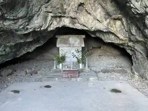 御厨人窟・神明窟(高知県)