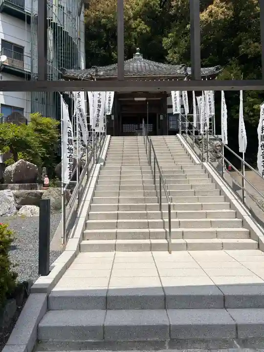 多度観音堂の{uncategorized: "未分類", other: "その他", undefined: "問題あり", building: "その他建物", grave: "お墓", sacred_gate: "鳥居", guardian: "狛犬", statue: "像", buddha: "仏像", history: "歴史", nature: "自然", garden: "庭園", animal: "動物", pagoda: "塔", temizu: "手水舎", mountain_gate: "山門・神門", sanctuary: "本殿・本堂", subordinate: "末社・摂社", art: "芸術", scenery: "景色", jizo: "地蔵", ema: "絵馬", goshuin: "御朱印", omikuji: "おみくじ", items: "授与品その他", amulet: "お守り", goshuincho: "御朱印帳", eats: "食事", festival: "お祭り", votive_dance: "神楽", shichigosan: "七五三参", wedding: "結婚式", experience: "体験その他", initially: "初詣", around: "周辺", anti_infection: "感染症対策"}