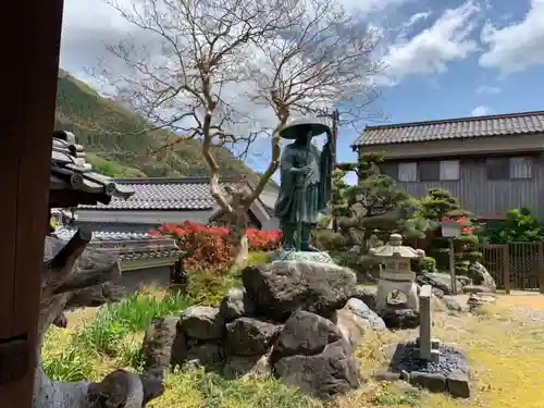 得法寺の像