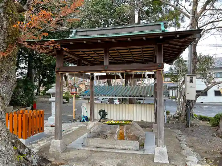 立志神社の手水舎