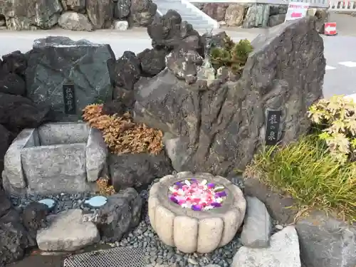 埼玉厄除け開運大師・龍泉寺（切り絵御朱印発祥の寺）の手水舎