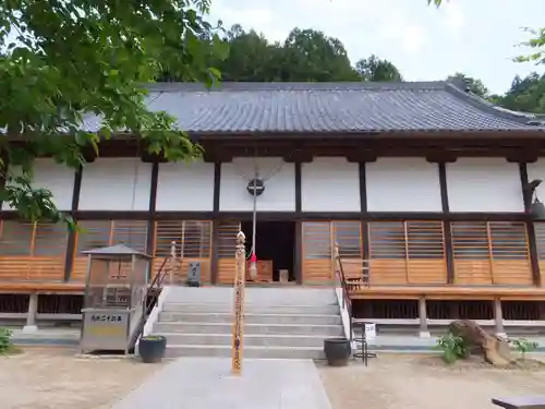 圓融寺の本殿・本堂