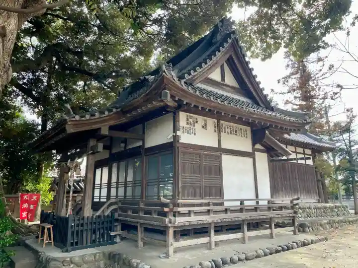 諏訪大神社 の{uncategorized: "未分類", other: "その他", undefined: "問題あり", building: "その他建物", grave: "お墓", sacred_gate: "鳥居", guardian: "狛犬", statue: "像", buddha: "仏像", history: "歴史", nature: "自然", garden: "庭園", animal: "動物", pagoda: "塔", temizu: "手水舎", mountain_gate: "山門・神門", sanctuary: "本殿・本堂", subordinate: "末社・摂社", art: "芸術", scenery: "景色", jizo: "地蔵", ema: "絵馬", goshuin: "御朱印", omikuji: "おみくじ", items: "授与品その他", amulet: "お守り", goshuincho: "御朱印帳", eats: "食事", festival: "お祭り", votive_dance: "神楽", shichigosan: "七五三参", wedding: "結婚式", experience: "体験その他", initially: "初詣", around: "周辺", anti_infection: "感染症対策"}