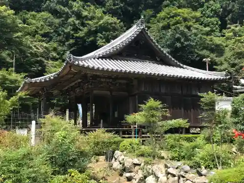 弥勒寺の本殿・本堂