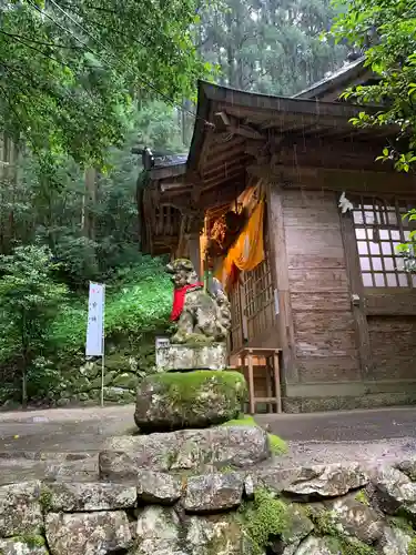 金持神社の本殿