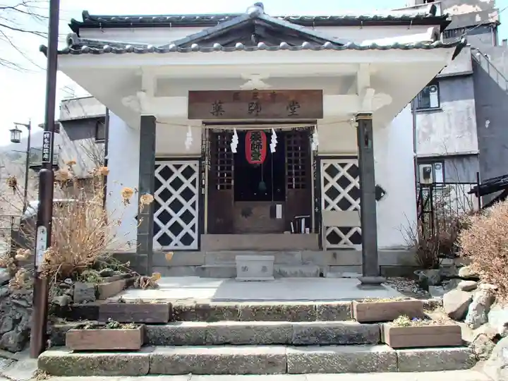 医王寺薬師堂の本殿・本堂