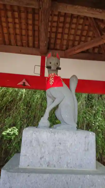 鼻顔稲荷神社の狛犬