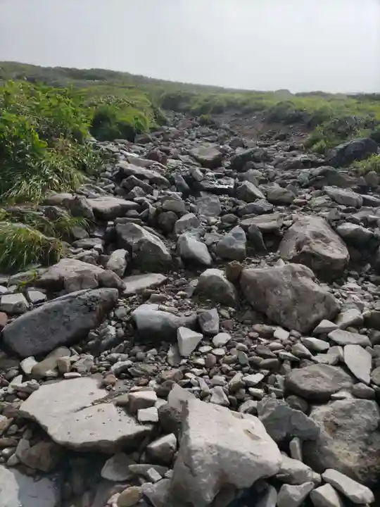 月山神社本宮の周辺