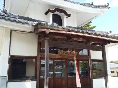 引接寺の本殿・本堂