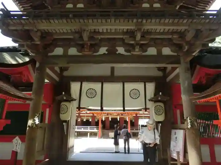 石上神宮の山門・神門