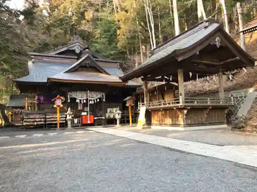 新倉富士浅間神社の本殿