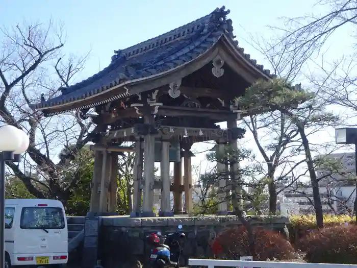 孝道山の建物その他