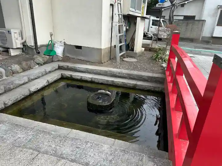 槻井泉神社の{uncategorized: "未分類", other: "その他", undefined: "問題あり", building: "その他建物", grave: "お墓", sacred_gate: "鳥居", guardian: "狛犬", statue: "像", buddha: "仏像", history: "歴史", nature: "自然", garden: "庭園", animal: "動物", pagoda: "塔", temizu: "手水舎", mountain_gate: "山門・神門", sanctuary: "本殿・本堂", subordinate: "末社・摂社", art: "芸術", scenery: "景色", jizo: "地蔵", ema: "絵馬", goshuin: "御朱印", omikuji: "おみくじ", items: "授与品その他", amulet: "お守り", goshuincho: "御朱印帳", eats: "食事", festival: "お祭り", votive_dance: "神楽", shichigosan: "七五三参", wedding: "結婚式", experience: "体験その他", initially: "初詣", around: "周辺", anti_infection: "感染症対策"}