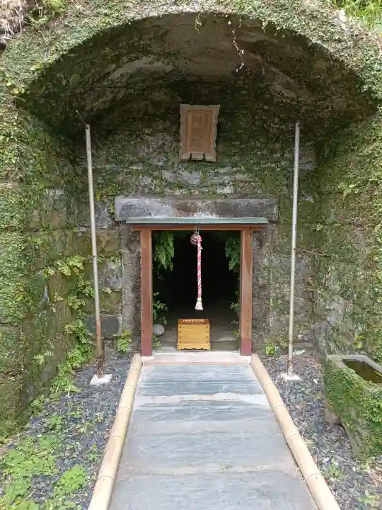 叶神社(東叶神社)の{uncategorized: "未分類", other: "その他", undefined: "問題あり", building: "その他建物", grave: "お墓", sacred_gate: "鳥居", guardian: "狛犬", statue: "像", buddha: "仏像", history: "歴史", nature: "自然", garden: "庭園", animal: "動物", pagoda: "塔", temizu: "手水舎", mountain_gate: "山門・神門", sanctuary: "本殿・本堂", subordinate: "末社・摂社", art: "芸術", scenery: "景色", jizo: "地蔵", ema: "絵馬", goshuin: "御朱印", omikuji: "おみくじ", items: "授与品その他", amulet: "お守り", goshuincho: "御朱印帳", eats: "食事", festival: "お祭り", votive_dance: "神楽", shichigosan: "七五三参", wedding: "結婚式", experience: "体験その他", initially: "初詣", around: "周辺", anti_infection: "感染症対策"}
